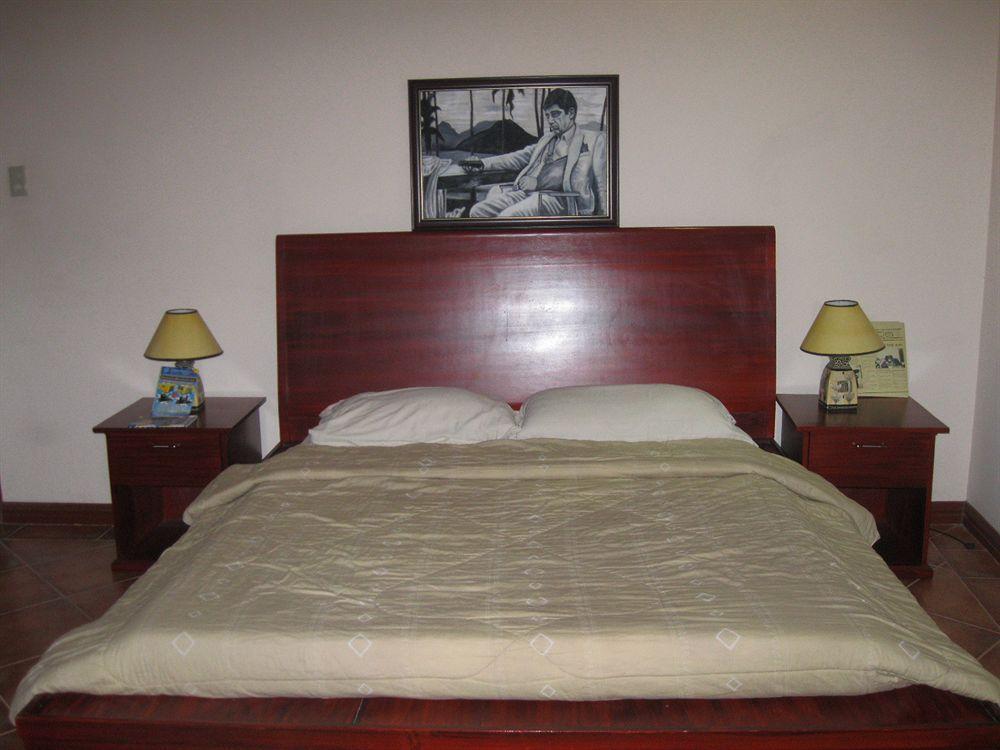 Red Tulip Hotel آنغلوس المظهر الخارجي الصورة