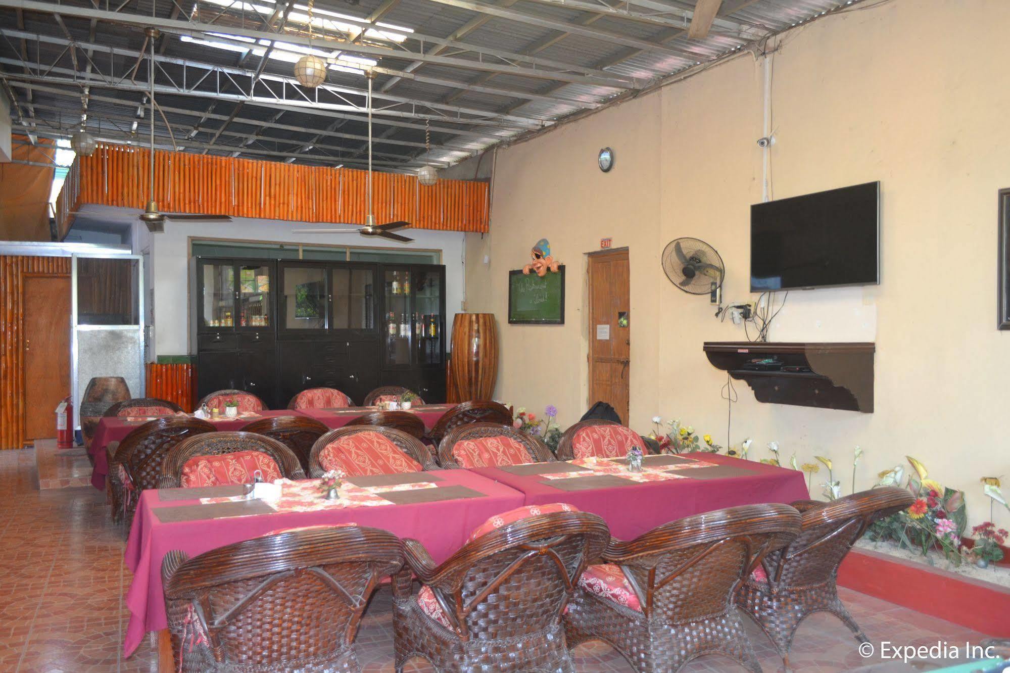 Red Tulip Hotel آنغلوس المظهر الخارجي الصورة