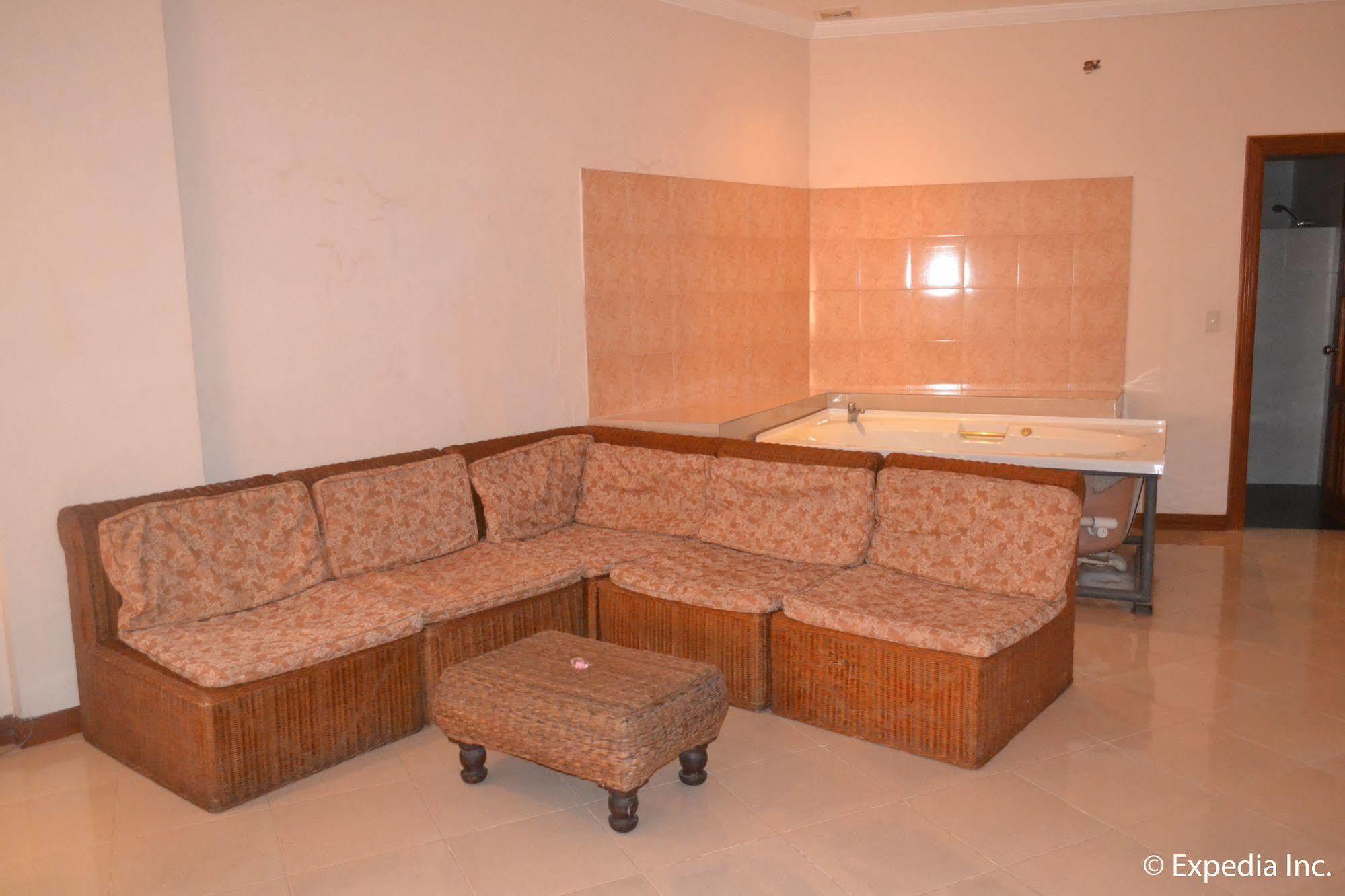 Red Tulip Hotel آنغلوس المظهر الخارجي الصورة