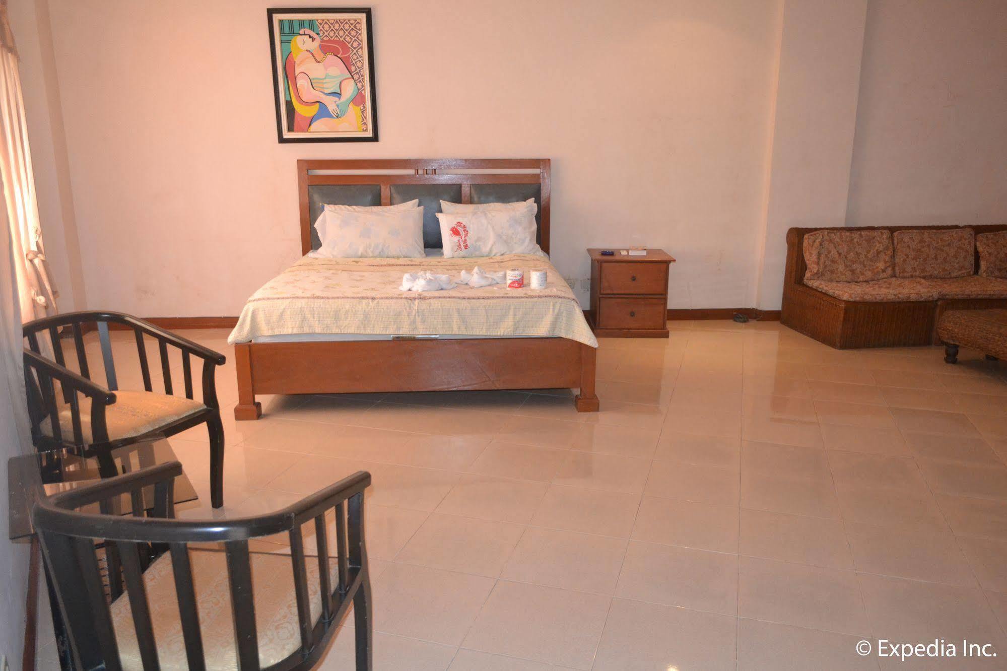 Red Tulip Hotel آنغلوس المظهر الخارجي الصورة