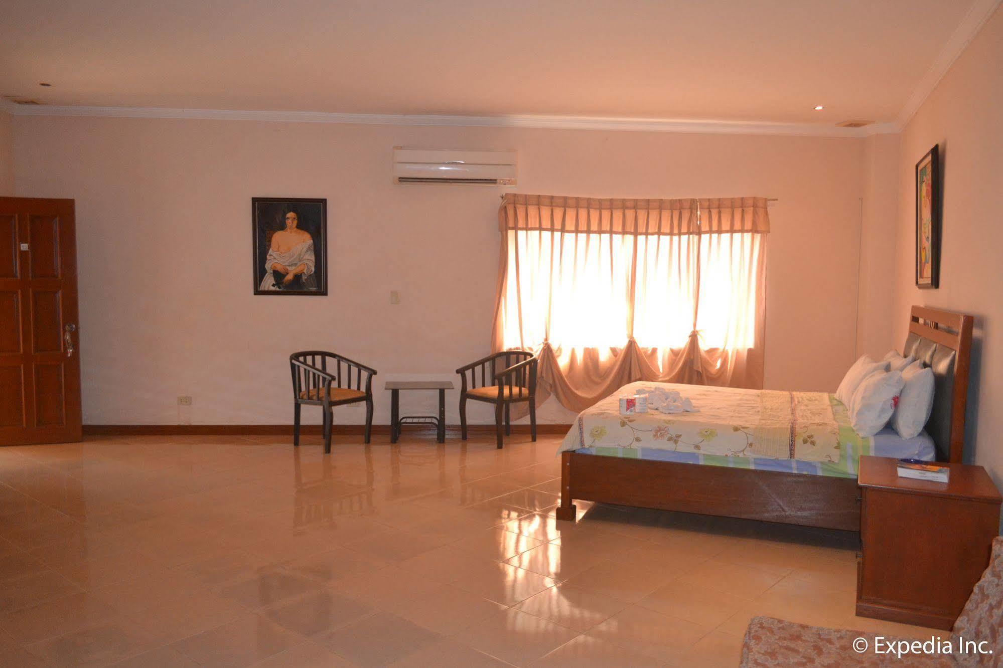 Red Tulip Hotel آنغلوس المظهر الخارجي الصورة